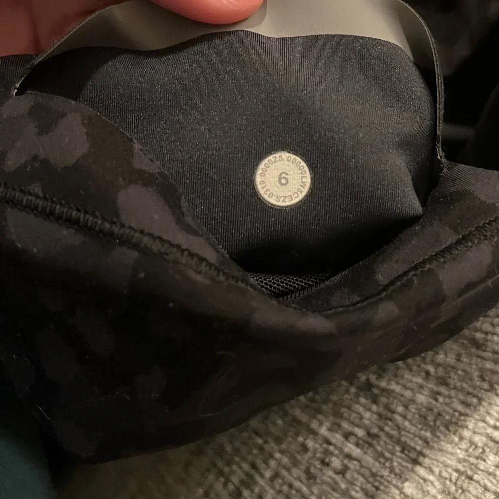 Lululemon Size 6 Camo Leggings - Picture 4 of 5